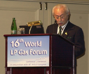 mr.kamikozuru making a speech at 16th world gas forum